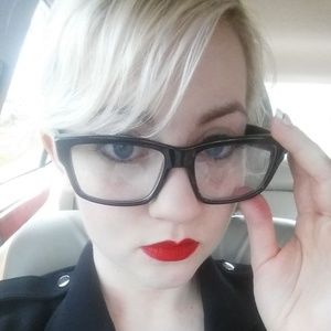 Meet your Posher, Lola